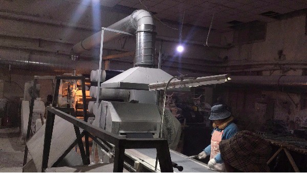 91香蕉视频活性炭吸附設備：江陰橡（xiàng）膠廠治理惡臭排（pái）放無憂！