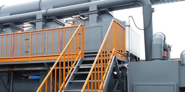 判別（bié）<i style='color:red'>小型生活垃圾焚燒爐（lú）</i>效果 廢氣處理廠（chǎng）家91香蕉视频環境來教您