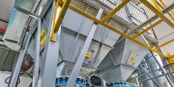 可怕！電子車間發生鋁合金粉（fěn）塵爆燃（rán）事故！處理易燃易爆粉塵別僥幸，<i style='color:red'>防爆除塵器（qì）</i>安全（quán）防爆（bào）無事故