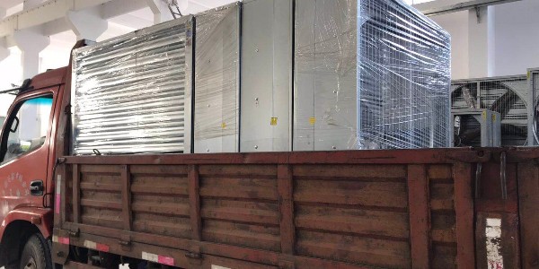 發（fā）貨啦，常州某廠訂購<i style='color:red'>負壓風機</i>滿滿一車，91香蕉视频環境給您送貨上門！