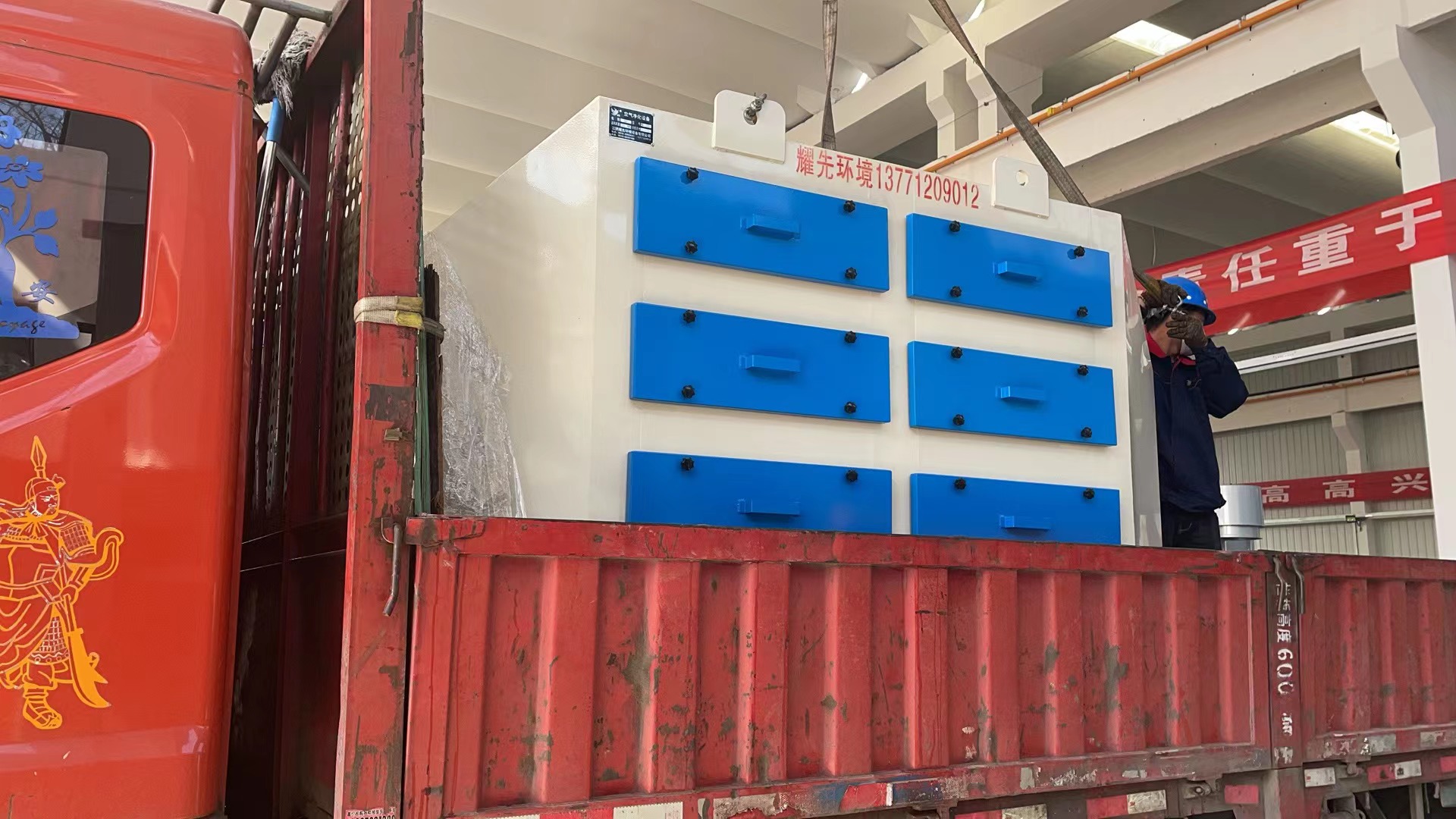 人（rén）造革廢氣用耀（yào）先活性炭吸附<i style='color:red'>淨化裝置</i>,效果看得見用過都說好