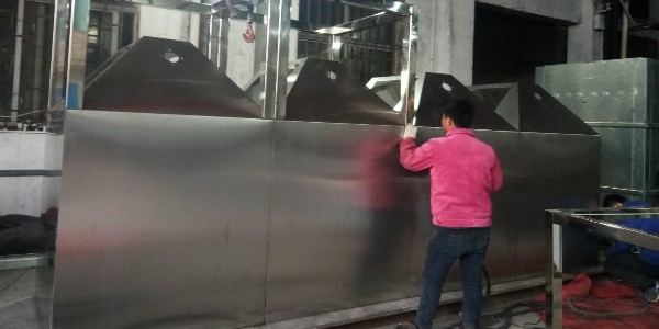 布袋除塵器在淨化高溫煙氣時需要（yào）注意這些（xiē），91香蕉视频環境來提（tí）醒您！